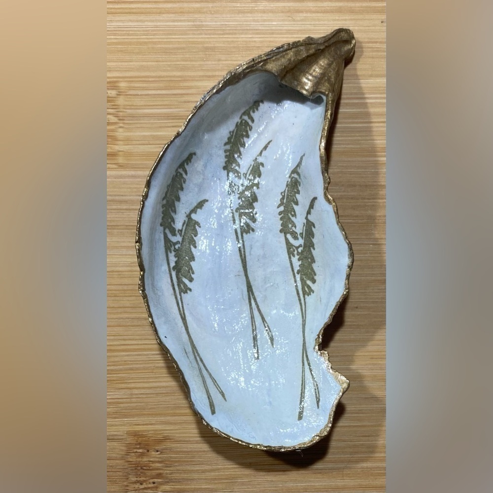 Trinket/Jewelry Dishes Oyster Shells Set of 3 White W/Gold Sweetgrass Handmade - Picture 5 of 6